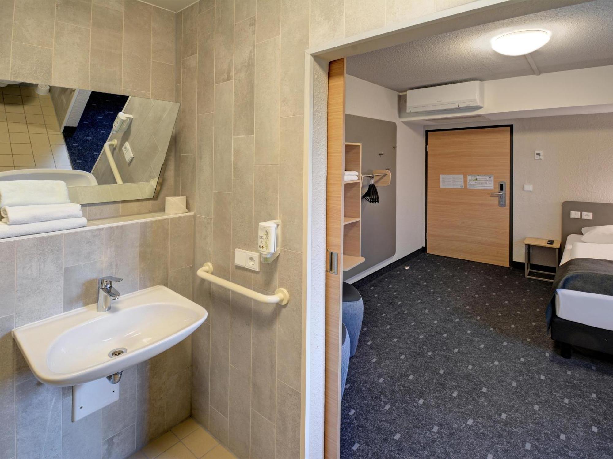 B&B Hotel Kassel-Industriepark Екстериор снимка