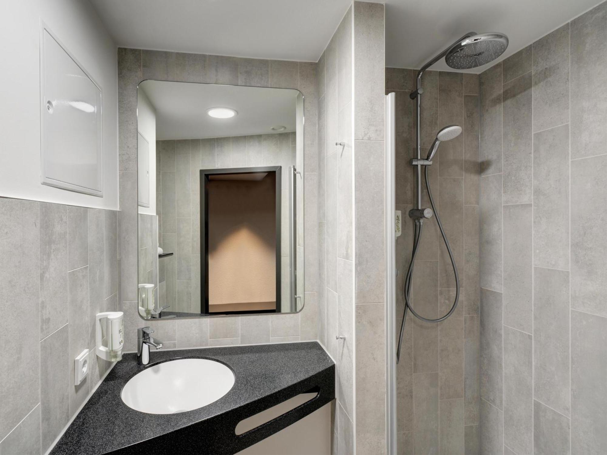 B&B Hotel Kassel-Industriepark Екстериор снимка